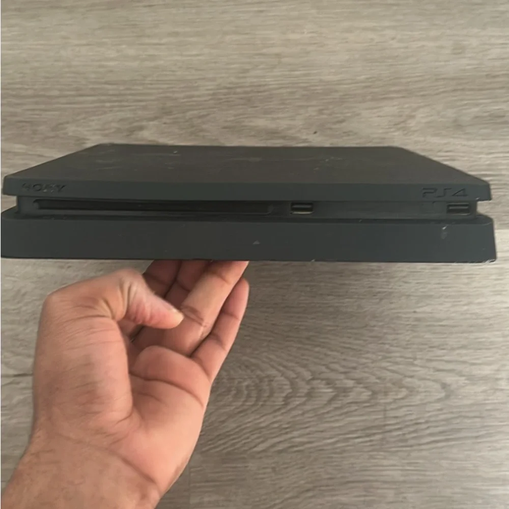 Sony PS4 Slim Console - Sleek Black